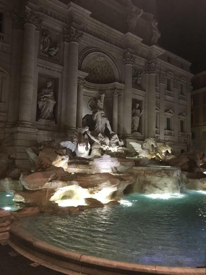 Unique View Trevi Fountain Semesterbostad *